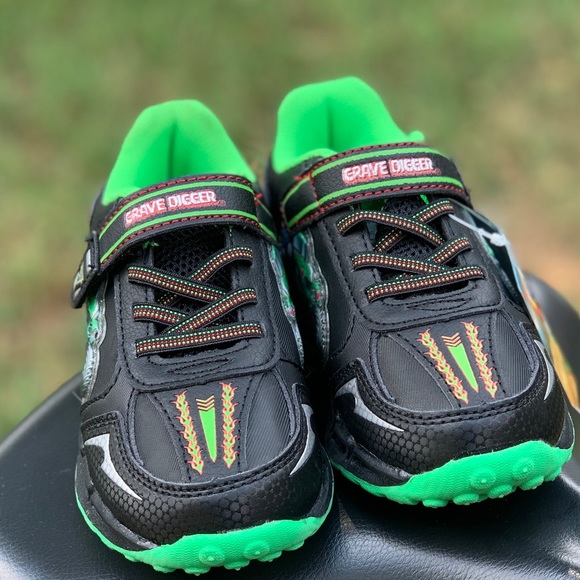 Monster Jam Grave Digger Toddler Boy Light Up Shoe - Picture 10 of 10